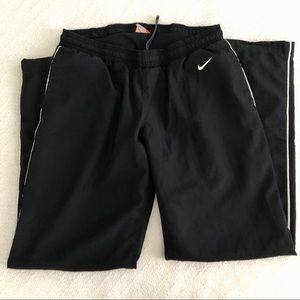 Women’s black Nike wind pants size medium